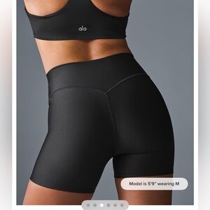 Alo Yoga 5” Airlift Energy Short – Black – Size M NWT